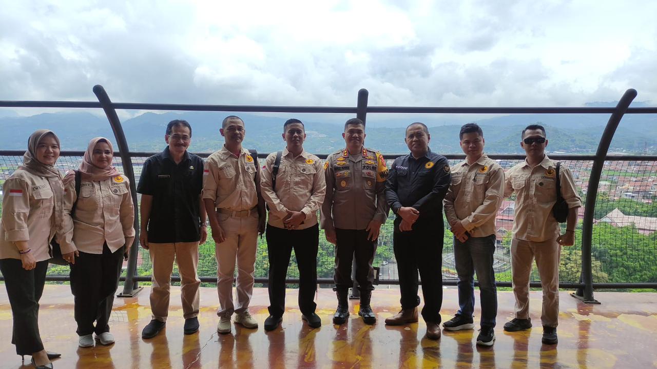 Foto Bersana – Personil UPP Saber Pungli Kabupaten Bandung Tim Satgas Saber Pungli Kabupaten Indragiri Hilir.