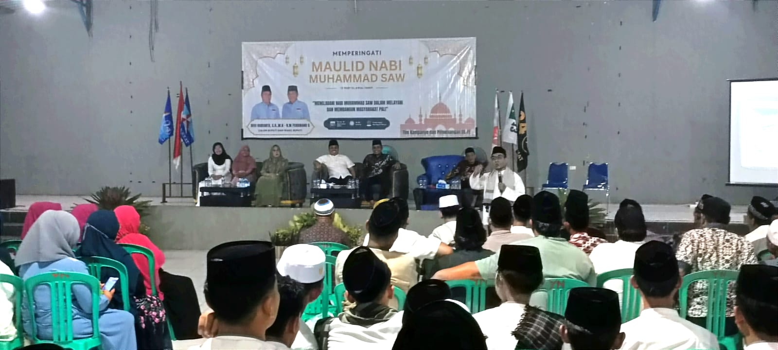 Pasangan DEFE gelar Maulid Nabi di Posko Pemenangan DEFE, Ballroom Nurtania, Handayani Mulya, Talang Ubi, Pendopo, Kamis (19/9).
(Foto/eja)
