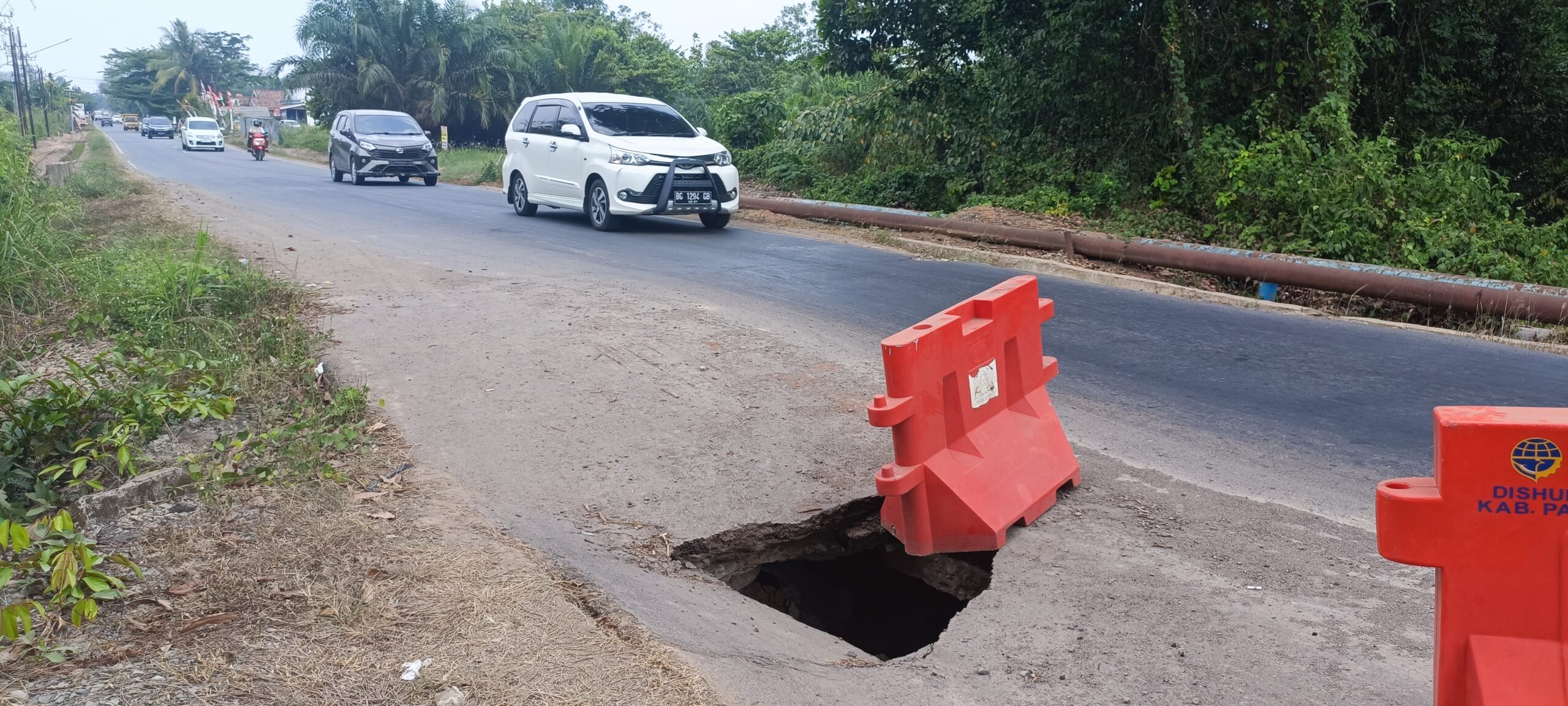 Kondisi terkini jembatan jalan provinsi di PALI mengalami rusak parah dengan kondisi amblas dan berlubang, Senin (02/09/24).
Foto: eja