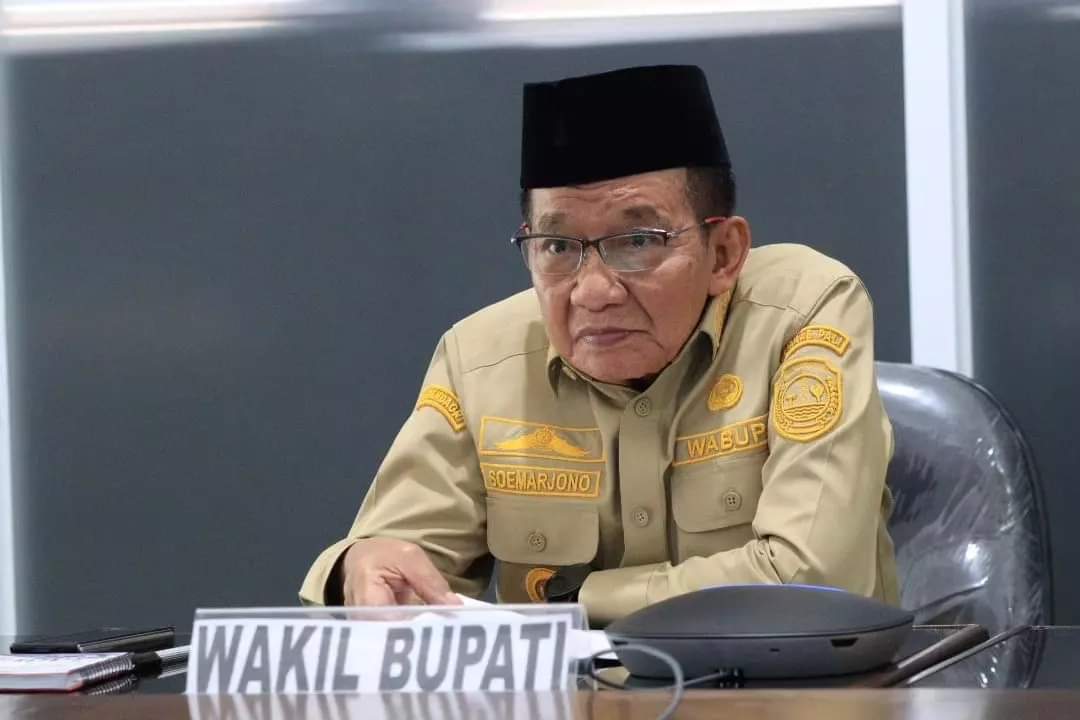 Wabup PALI Drs. Soemarjono sebut Ketua KPU PALI Sunaryo, SE adalah contoh yang baik. 
(Dok/Diskominfo PALI).