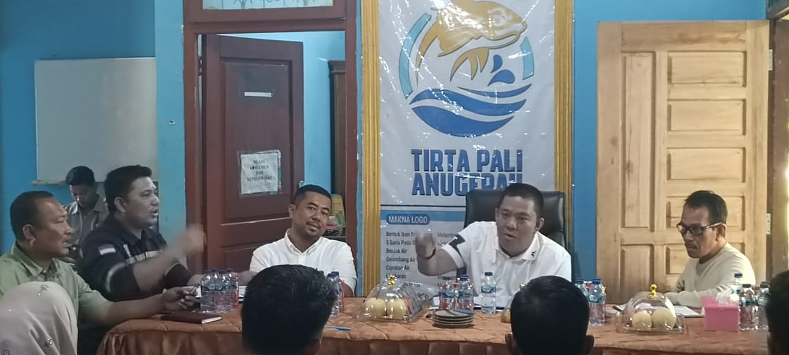 Wapub PALI Iwan Tuaji melakukan kunjungan kerja ke PDAM Tirta PALI Anugerah, Sabtu (12/04/25).
(ej@/tintamerah)