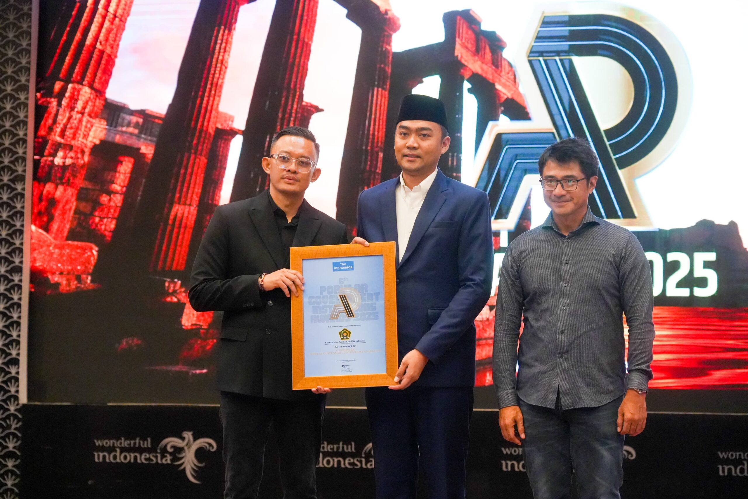 Kementerian Agama menerima penghargaan Popular Government Institutions Award 2025 dari The Iconomics Media
(Foto: Humas Kemenag Sumsel)