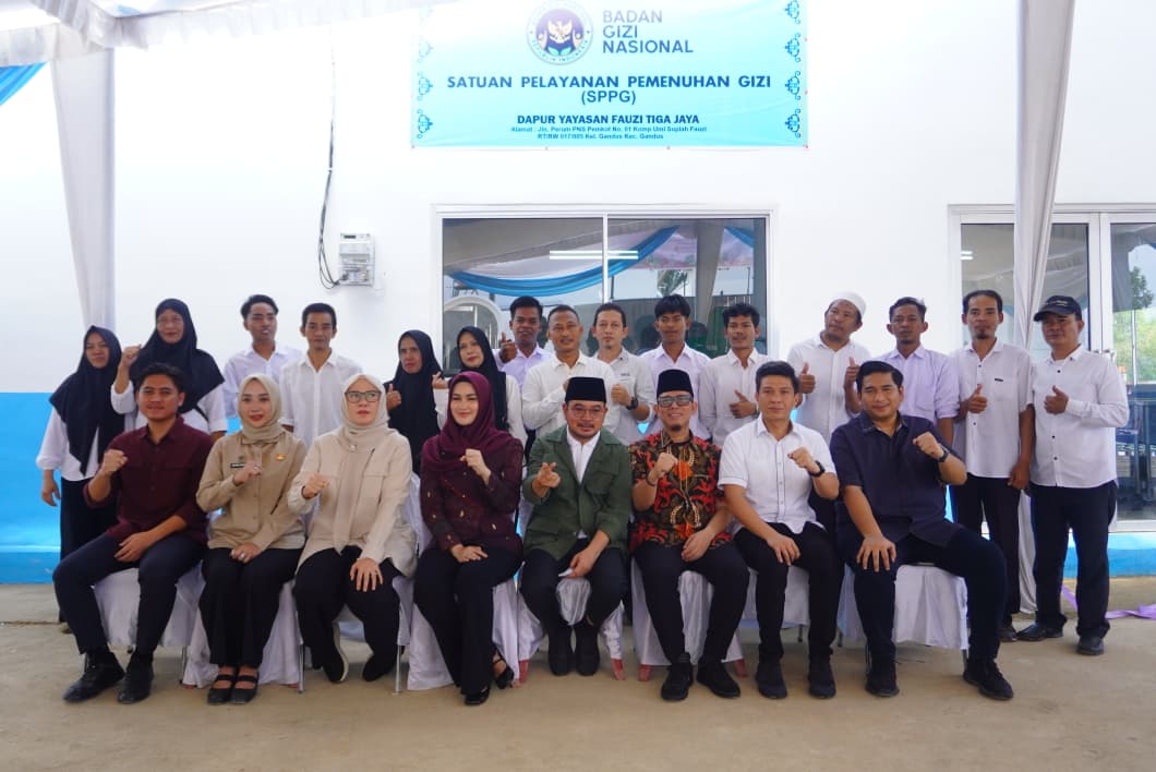 Wawako Prima Salam meresmikan dapur SPPG di Gandus, Palembang, Sumatera Selatan, Kamis (09/10).
(Foto: Humas Pemkot Palembang)