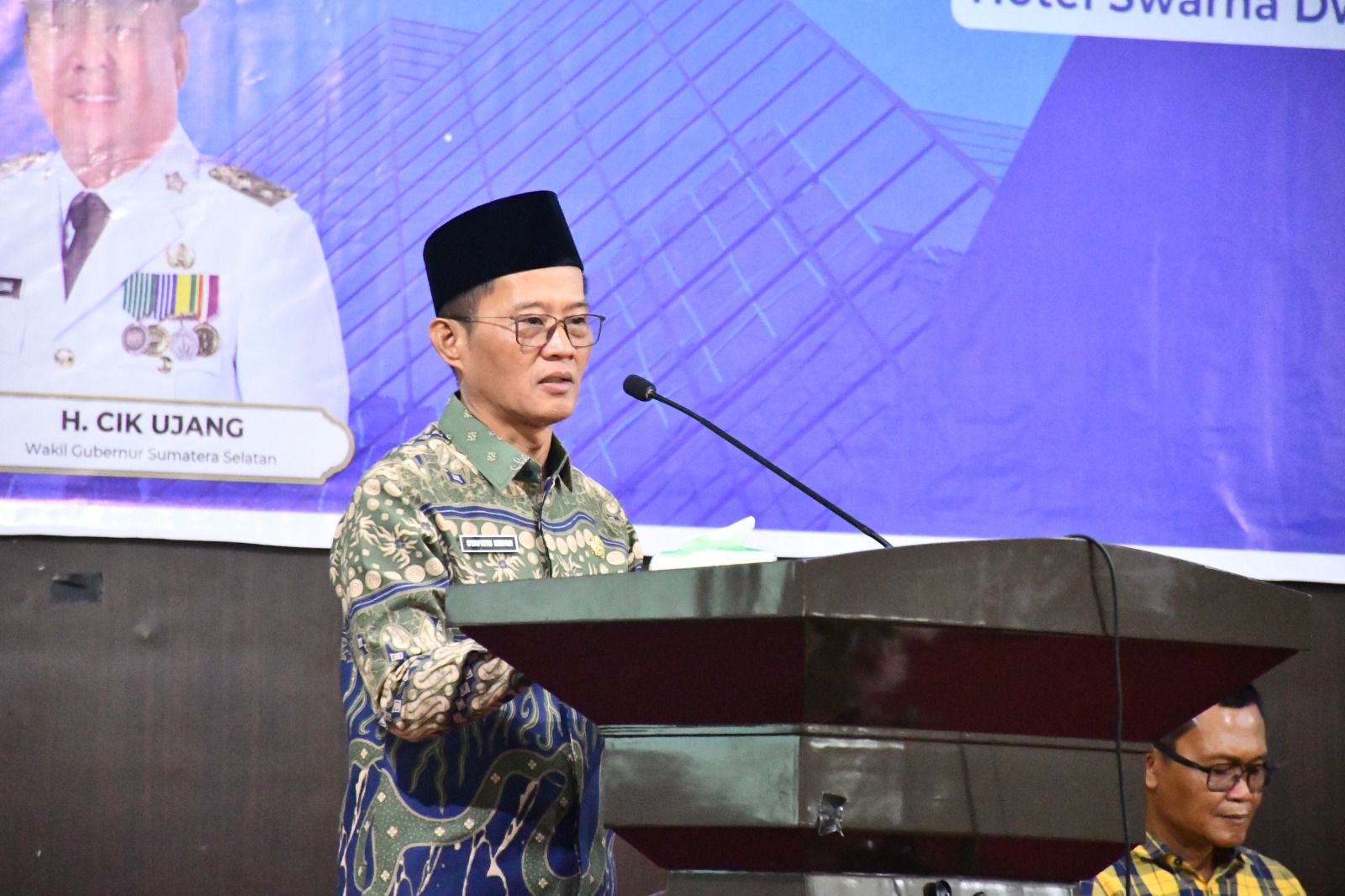 Kakanwil Kemenag Sumsel H. Syafitri Irwan Jadi Pembicara di Rakor Kerukunan Umat Beragama, Kamis (09/10).
(Foto: Humas Kemenag Sumsel)