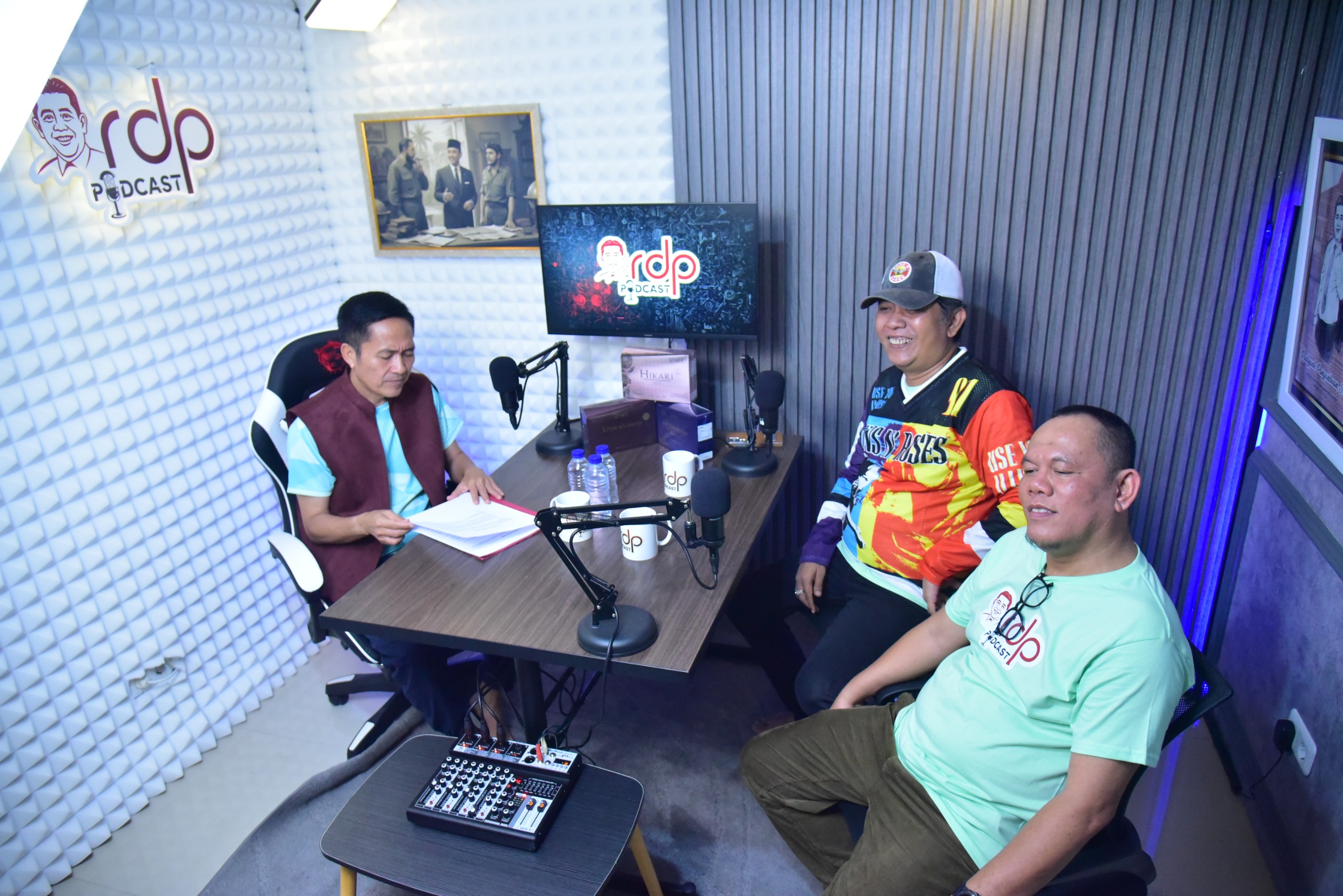 Wali Kota Palembang Ratu Dewa Podcast saat peresmian Rudiyanto Pangaribuan Podcast (RDP) Center dan Salon Rani, Sabtu (11/10/25).
(Foto: Humas Pemkot Palembang)