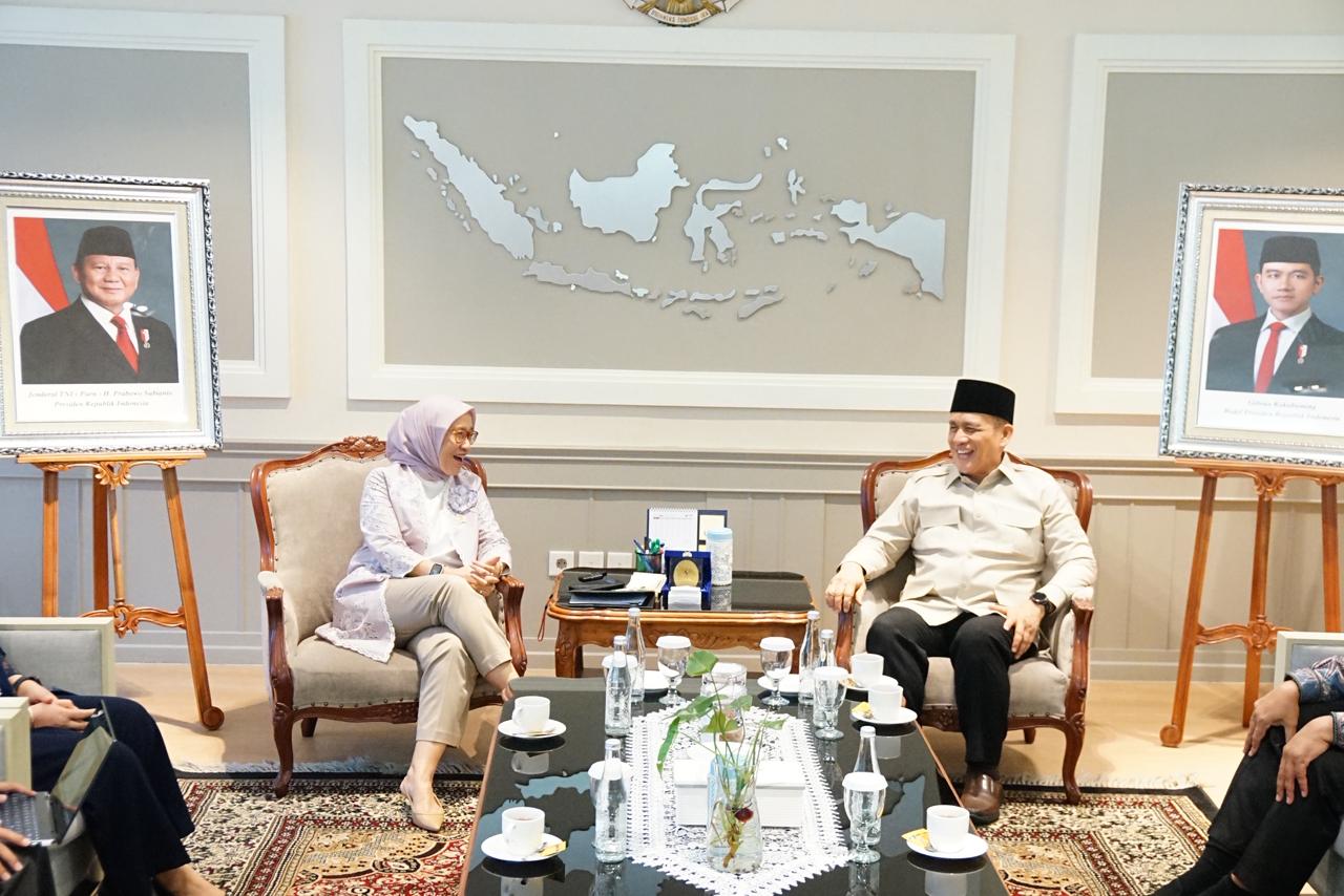 Wamenag Romo Muhammad Syafi'i bertemu Menpan RI bahas pembentukan Ditjen Pesantren, Jakarta (17/10/25)
(Foto; Humas Kemenag Sumsel)