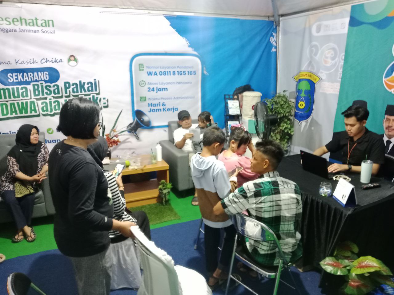 BPJS Palembang membuka stand layanan di OKI Festival 2025 HUT Kabupaten OKI ke-80 di Taman Segitiga Emas Kota Kayuagung, Senin (13/10).
(Foto: Humas BPJS Palembang)
