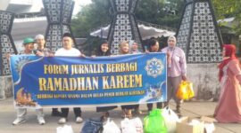 Forum Jurnalis Berbagi untuk mempererat tali silaturahmi dengan masyarakat. Bagikan paket takjil gratis di depan kawasan Monumen Perjuangan Rakyat (Monpera), Palembang, Jumat (27/2/2026).
(Dok/Forum Jurnalis)