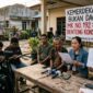 Ilustrasi foto AI; Sejumlah jurnalis di Kabupaten PALI menggelar konferensi pers terkait Putusan MK No. 192/PUU-XXIII/2025. Putusan ini menegaskan bahwa sengketa pers wajib melalui mekanisme Dewan Pers sebagai bentuk restorative justice, sekaligus menolak segala bentuk kriminalisasi dan intimidasi terhadap kerja jurnalistik. (Dok/tintamerah)