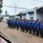 Kepala Damkar PALI, Rizal Pahlevi, saat memberikan arahan kepada personil pada apel pagi.
(Dok/Damkar PALI)