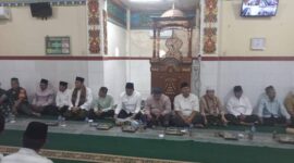 Wakil Bupati Iwan Tuaji bersama jajaran Pemkab PALI saat melakukan agenda rutin Safari Ramadan 1447 H/2026 M di Masjid Babussalam, Desa Tempirai Selatan, Kecamatan Penukal Utara, Selasa (4/3/2026).
(Dok/tim media Pemkab PALI)