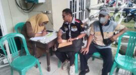Ketua DPC LIDIK PALI, Dedi Handayani, saat menyampaikan surat permohonan keterbukaan informasi publik kepada Dinas Pertanian Kabupaten PALI, Senin (9/3/2026).
(Dok/LIDIK PALI)