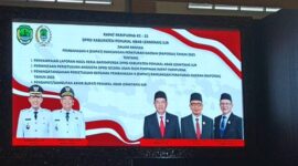 Layar LED Rapat Paripurna Ke-15 Tentang Pembahasan Empat Rancangan Peraturan Daerah Tahun 2025 di Gedung Rapat Paripurna DPRD PALI, Senin (9/3/2026).
(Dok/tintamerah)