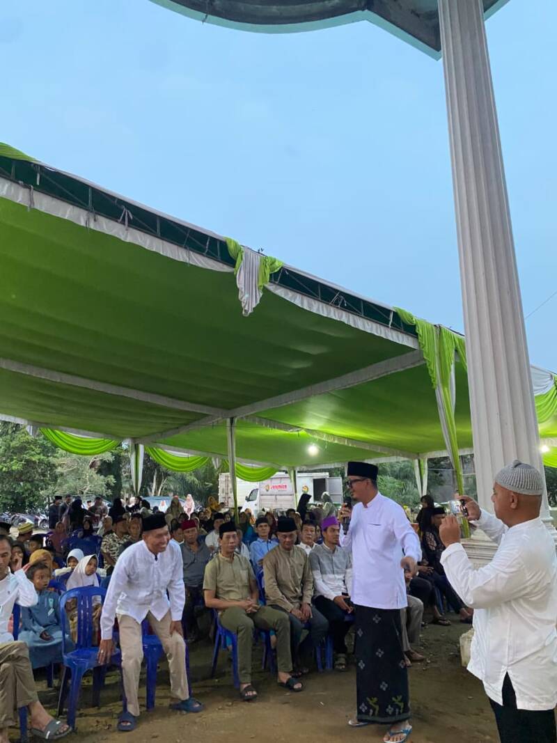 Ketua DPD Partai Amanat Nasional (PAN) Kabupaten Penukal Abab Lematang Ilir (PALI), Sumatera Selatan, yang juga menjabat sebagai Ketua DPRD PALI, sengaja meluangkan waktu di tengah padatnya agenda legislatif untuk satu misi sederhana namun bermakna: Berbagi dan Berdoa.(Dok/Ubaidillah)