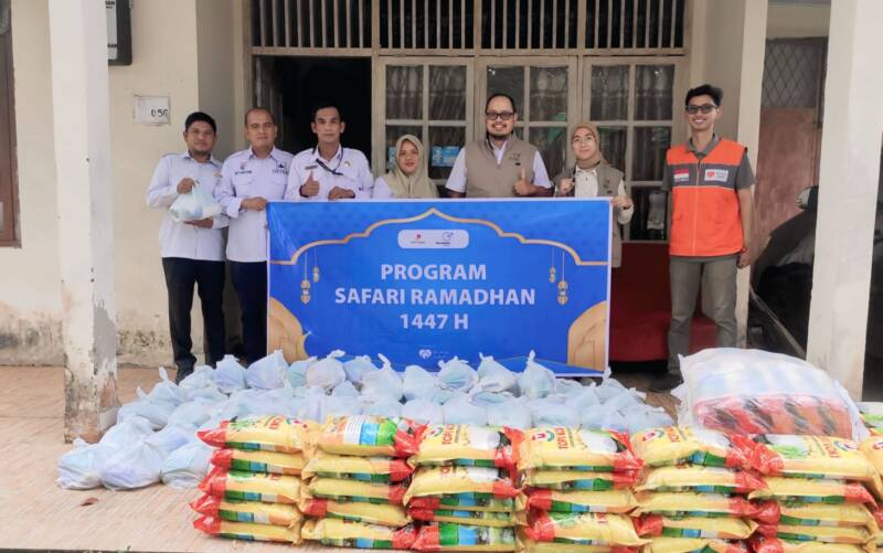 Medco E&P Indonesia (Medco E&P) menggelar Safari Ramadan dengan Program Berbagi. Paket bantuan disalurkan kepada masyarakat yang kurang mampu di Kabupaten Musi Banyuasin melalui Rumah Zakat, bantuan berupa 565 paket sembako diserahkan langsung oleh Perwakilan Perusahaan kepada Pemerintah Kabupaten Musi Banyuasin, Senin (9/3/2026).
(Dok/SKK Migas Sumsel)