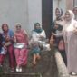 Kelompok emak-emak Mama GOLD (Gelora Line Dance) PALI berfoto bersama saat menghadiri Open House Idul Fitri di kediaman mantan Bupati PALI, Heri Amalindo, Rumah Kebon, Simpang Raja, Rabu (25/03/2026). Kehadiran warga yang silih berganti menjadi bukti kuatnya hubungan kekeluargaan antara sang tokoh dan masyarakat Bumi Serepat Serasan. (Dok/tintamerah)