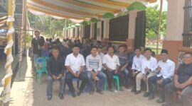 Mantan Bupati PALI, Heri Amalindo, menyambut hangat gelombang warga dan pengurus PSI PALI dalam Open House Idul Fitri di kediamannya, Simpang Raja. Bukti nyata kedekatan pemimpin yang tak lekang oleh waktu. (Dok/tintamerah)