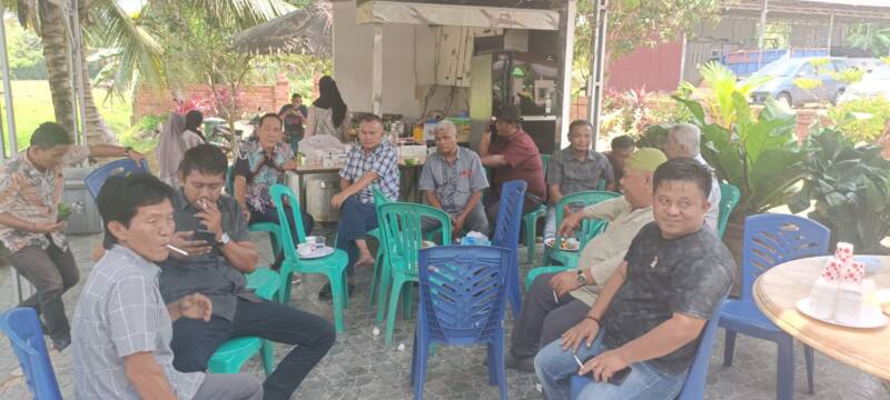 Sinergi untuk Sumsel: Ketua PSI PALI, Iskandar, saat menghadiri Open House Heri Amalindo. Dukungan mengalir kuat demi pembangunan yang lebih cepat dan merakyat. Gerak bersama menuju perubahan. (Dok/tintamerah)