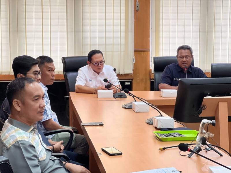 Wakil Ketua DPRD PALI, Firdaus Hasbullah, menegaskan komitmennya untuk memperjuangkan infrastruktur sekolah swasta dan SMA di PALI. Ia mendesak pemerintah agar tidak 