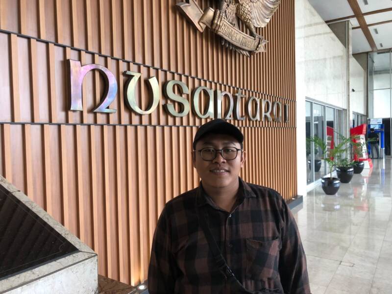 Koordinator FPR PALI, Syafri, saat memberikan keterangan terkait dugaan praktik mafia proyek dan rekrutmen