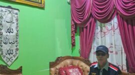 Ketua LSM LIDIK PALI, Dedi Handayani, saat memberikan keterangan pers terkait dugaan praktik kotor lelang proyek dan nepotisme rekrutmen di Pertamina Adera Field, Jumat (27/3/2026). Dedi menyerukan seluruh elemen masyarakat PALI untuk merapatkan barisan dan bersiap melakukan aksi massa besar-besaran ke kantor Pertamina dan SKK Migas Sumbagsel jika pihak perusahaan tetap bungkam. (Foto: Dok/LIDIK PALI)