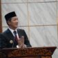 Bupati PALI, Asgianto, menyampaikan Nota Pengantar LKPJ Tahun Anggaran 2025 dalam Sidang Paripurna DPRD PALI, Senin (30/3/2026). Dalam laporannya, realisasi pendapatan daerah PALI mencapai angka signifikan sebesar 99,58% atau senilai Rp1,473 Triliun. (Foto: Dok/Kominfostaper PALI)