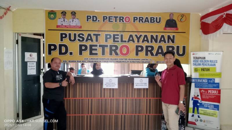 Sempat bungkam terkait isu biaya Jargas Rp4,5 Juta, Dirut Petro Prabu akhirnya bersedia diwawancarai Senin besok pukul 13.00 WIB. Warga menanti kejelasan! (Foto: Dok/tangkapan layar krsumsel.com)