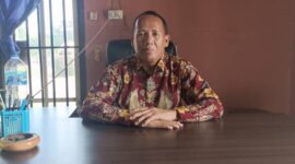 KPA Dinas PUTR PALI, Muhammad Hilmansyah, membeberkan bukti kehadiran fisik CV Bumi Agung dalam pembuktian kualifikasi untuk membantah alibi pembatalan tender sepihak oleh Pokja ULP PALI, Rabu (8/4/2026). Proyek diketahui telah selesai 100% namun dibatalkan secara sistem di akhir tahun. (Foto: Dok/tintamerah)