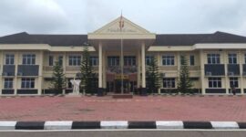 Redaksi tintamerah.co mengungkap dokumen rekapitulasi dugaan korupsi berjamaah di lingkungan Polres PALI. Modus manipulasi sistem penggajian oleh operator ini diduga melibatkan sekitar ±37 anggota Polri dengan taksiran kerugian negara mencapai Rp1,55 miliar sepanjang 2024-2025. (Dok/tintamerah)