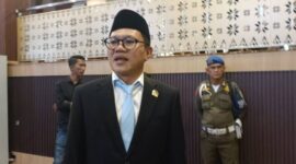 Skandal besar guncang Bumi Serepat Serasan! Wakil Ketua DPRD PALI, Firdaus Hasbullah, meledak setelah investigasi tintamerah.co mengungkap dugaan setoran tunai Rp40 Juta dari pasar malam yang menguap ke 