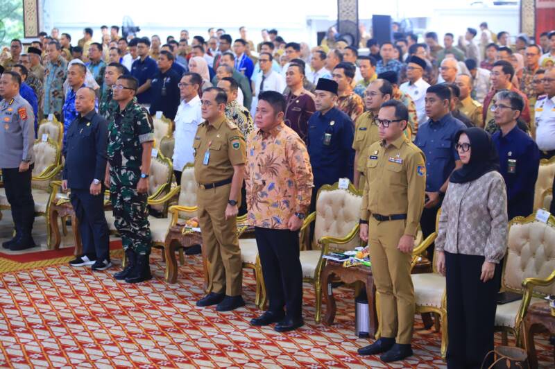 Gubernur Sumsel Herman Deru (kiri) bersama Wamen Kemendagri Bima Arya (kanan) saat pembukaan Musrenbang RKPD Provinsi Sumsel di Griya Agung, Palembang, Selasa (14/4/2026). Dalam forum tersebut, Pemprov Sumsel menegaskan komitmen untuk menyelaraskan perencanaan pembangunan daerah dengan kebijakan nasional guna memastikan program kerja yang terukur dan berdampak nyata bagi masyarakat. (Foto: Dok/Pemprov Sumsel)  