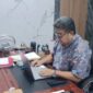 Kadis LH PALI, Aryansyah, menekankan bahwa efisiensi biaya akibat penyetopan hauling tidak boleh menjadi alasan PT SLR mengabaikan pengelolaan lingkungan. Jika hasil lab terbukti melampaui ambang batas, Pemkab PALI siap mengambil langkah tegas. (Foto: Dok/tintamerah)