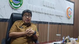 Kepala Dinas LH PALI, Aryansyah, menegaskan bahwa hasil uji laboratorium akan menjadi penentu nasib operasional PT Servo Lintas Raya (SLR). Jika terbukti melampaui baku mutu dan mencemari lahan warga, rekomendasi penutupan izin akan segera dilayangkan. (Foto: Dok/tintamerah)