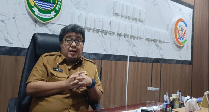 Kepala Dinas LH PALI, Aryansyah, menegaskan bahwa hasil uji laboratorium akan menjadi penentu nasib operasional PT Servo Lintas Raya (SLR). Jika terbukti melampaui baku mutu dan mencemari lahan warga, rekomendasi penutupan izin akan segera dilayangkan. (Foto: Dok/tintamerah)