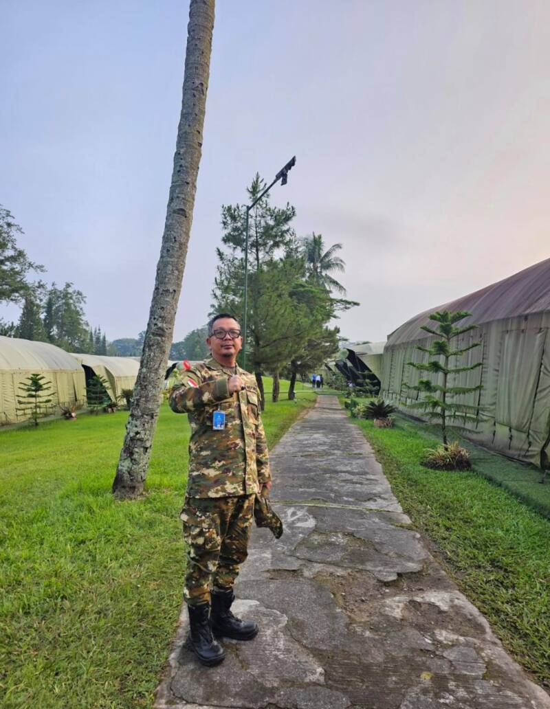 Ketua DPRD PALI H. Ubaidillah memberikan keterangan terkait hasil Retreat Ketua DPRD se-Indonesia di Malang. Ia menegaskan pentingnya sinkronisasi visi pusat-daerah dan penguatan tata kelola pemerintahan yang bersih guna mengakselerasi pembangunan infrastruktur serta ekonomi kerakyatan di Kabupaten PALI, Minggu (19/4/2026). (Foto: Dok/Dito)