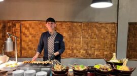 Deretan menu All You Can Eat di Play9round Café, BATIQA Hotel Palembang. Hanya dengan Rp75 ribu, pengunjung dapat menikmati sajian Nusantara dan BBQ sepuasnya setiap akhir pekan. (Foto: Dok/ BATIQA Hotel Palembang)
