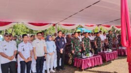 Kepala Dinas PUPR Kabupaten Lahat, Jefran Azsyaputra, menghadiri Upacara Pembukaan TMMD ke-128 Tahun 2026 di Lapangan Desa Lubuk Tampang, Kecamatan Kikim Timur, Rabu (22/4). (Foto: Dok/Kominfo Lahat)