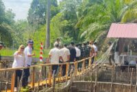 Pasca dilantik, Kadis PUPR Lahat Jeffran Azsyapputra langsung meninjau lokasi kolam ikan di Desa Lubuk Tampang, Kikim Timur, Rabu (22/4). Langkah ini menjadi komitmen awal Jeffran dalam mempercepat pembangunan infrastruktur penunjang ekonomi rakyat di Bumi Seganti Setungguan. (Foto: Dok/Humas PU Lahat)