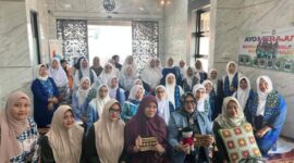 Wakil Bupati Muara Enim, Hj. Sumarni, bersama perwakilan PTBA saat membuka Kelas Kreasi Vol. 7 di Rumah BUMN Bukit Asam, Rabu (22/4). Kolaborasi ini bertujuan mengubah Majelis Taklim menjadi motor penggerak ekonomi kreatif di Muara Enim. (Foto: Dok/Humas PTBA)