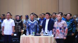Gubernur Sumsel Dr. H. Herman Deru saat menghadiri Seminar Desa Bersinar di Hotel Aryaduta Palembang, Rabu (22/4). Dalam arahannya, Herman Deru menginstruksikan agar seluruh desa di Sumatera Selatan menjadi role model pencegahan narkoba dengan memperkuat sinergi aparat desa, pemahaman hukum, dan ketahanan adat budaya demi menyelamatkan generasi emas masa depan. (Foto: Dok/Pemprov Sumsel)