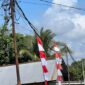 Kawasan Rejosari, PALI. Kondisi instalasi listrik di Jalan Pancasila dilaporkan memprihatinkan. Warga mengandalkan tiang milik pribadi yang rusak parah dan berulang kali memicu korsleting listrik. Pengaduan ke PLN Pendopo belum ditanggapi. Warga berharap perhatian serius demi keselamatan nyawa mereka. (Foto: Dok/Alber Irawan)