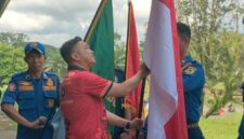 Kepala Dinas Pemadam Kebakaran dan Penyelamatan Kabupaten PALI, Rizal Pahlevi, melepas secara resmi kontingen Damkar PALI yang akan berlaga di National Firefighter Skill Competition (NFSC) 2026 di Palembang. Pelepasan yang berlangsung khidmat ini ditandai dengan penyerahan pataka kesatuan di Gelora November Pendopo, Talang Ubi, Jumat (24/4/2026). (Foto: Dok/Damkar PALI)