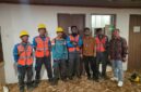 Personel PLN ULP Pendopo saat memastikan keandalan pasokan listrik di Gedung DPRD PALI guna mendukung kelancaran HUT Kabupaten PALI ke-13, Selasa (21/4/2026). (Foto: Dok/PLN Pendopo)