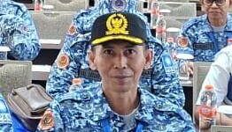 Potret truk batu bara yang leluasa melanggar aturan di wilayah PALI. Ketua Komisi II DPRD PALI, Romi Suryadi, mengecam keras sikap diam otoritas perhubungan yang membiarkan infrastruktur publik rusak akibat aktivitas ilegal yang menabrak aturan hukum.
(Foto: Dok/Pribadi)