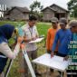 Foto ilustrasi AI: Petugas Badan Pertanahan Nasional (BPN) Kabupaten PALI melakukan pengukuran lahan warga menggunakan alat theodolite dan mencocokkan dokumen peta bidang tanah di area permukiman Bumi Serepat Serasan. Hingga April 2026, BPN terus memacu target pemetaan digital terhadap 112.289 bidang tanah guna memberikan kepastian hukum dan mewujudkan program 