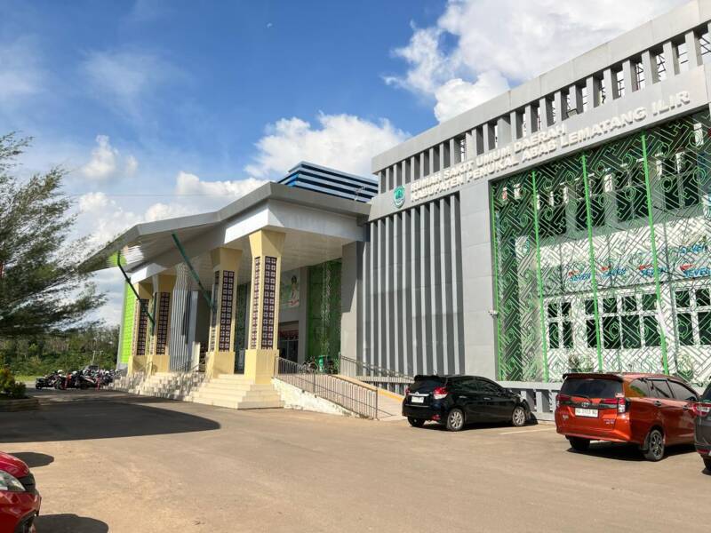 Tampak gedung RSUD Talang Ubi, Kabupaten Penukal Abab Lematang Ilir (PALI). Pasca-pelaksanaan Aanwijzing, lokasi ini segera dieksekusi menjadi rumah sakit modern 4 lantai dengan investasi pusat senilai Rp 121 Miliar yang ditargetkan rampung dalam 7 bulan. (Foto: Dok/Alber Irawan)