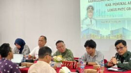 Perwakilan Kemenkes RI Subhan, Direktur RSUD Talang Ubi dr. Ronald Aprinaldi, beserta jajaran OPD Pemkab PALI serius mengikuti rapat aanwijzing pembangunan Gedung PHTC di Aula RSUD Talang Ubi, Kamis (7/5/2026). Selain gedung baru, pusat siap mengucurkan bantuan alkes modern senilai Rp20 miliar. (Foto: Dok/Alber Irawan)