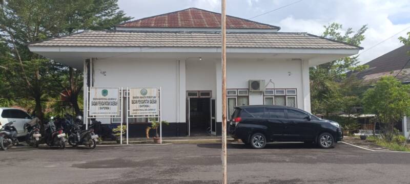 Suasana di area kantor Bapenda Kabupaten PALI. Di bawah kepemimpinan Dr. Aryansyah, instansi ini terus menggenjot efektivitas penyerapan pajak dan retribusi daerah guna menyokong kemandirian fiskal Bumi Serepat Serasan. (Foto: Dok/Efran)