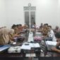 Suasana rapat tindak lanjut pengaduan Suparin yang dipimpin langsung oleh Inspektur Inspektorat Kab. PALI, Ibu Dwi Kurniawati, Selasa (12/5/2026). Dalam rapat ini, Kuasa Hukum Pelapor, Dr. Subiyanto (YKBHN), sukses mematahkan alibi Kades Tempirai M. Jonot dan Ketua Poktan Penting Haryanto, setelah Dinas Pertanian memastikan lahan korban dicatut secara sepihak tanpa masuk program resmi PCSR. (Foto: Dok/Subiyanto)  
