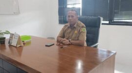 AKSES EKONOMI BARU PALI: Sekretaris Dinas PUTR PALI, Hilmansyah, saat memberikan keterangan terkait progres proyek strategis jalan tembus Sungai Limpa - Bandara sepanjang 12,5 KM di ruang kerjanya, Senin (18/5/2026). Proyek PUTR 2026 ini diproyeksikan menjadi urat nadi baru untuk memangkas jalur logistik pertanian tanpa harus masuk ke pusat kota. (Foto: Dok/Efran)